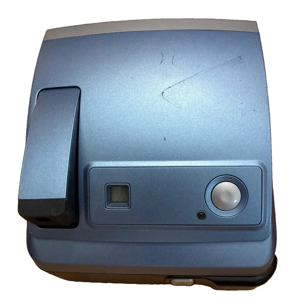 Polaroid One600 Instant Camera Blue Built-In Flash Focus 3’ Range Not Tested